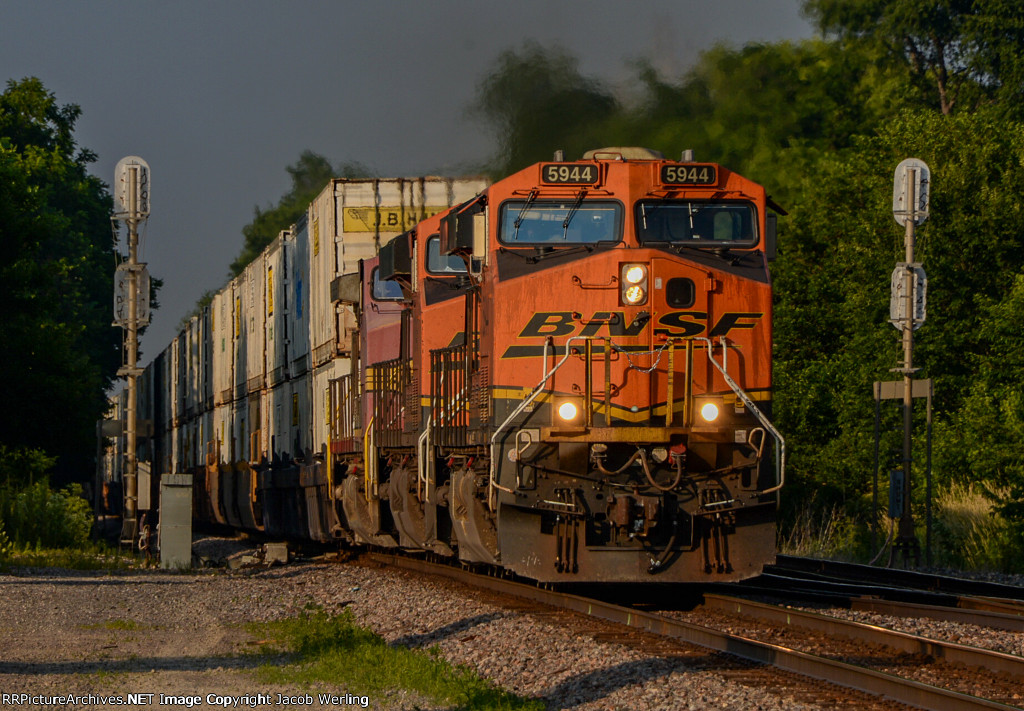 BNSF 5944